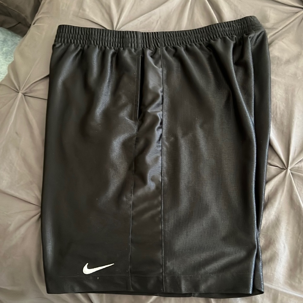 Mens Nike athletic shorts w/drawstring waist
